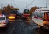В Лабытнанги дорогу не поделили каток и ВАЗ: потребовалась помощь спасателей