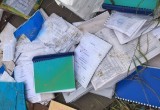 Горожане удивились выброшенным документам на помойку (ФОТО)