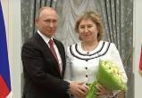 Педагог из Ямала стала заслуженным учителем и получила награду из рук Путина