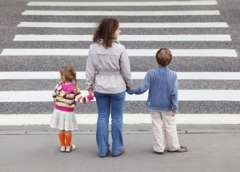 Как научить ребенка безопасному поведению на дороге?