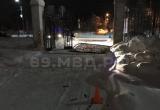 В Муравленко водитель на BMW протаранил ворота полиции (ФОТО)