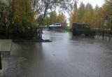 «Даже у офиса «Газпрома» в лужах утонуть можно»: дождь залил улицы, а НУР24 затопили в жалобах на лужи (ФОТО, ВИДЕО)