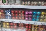 Новый год постучался в Новый Уренгой: магазины газовой столицы продают шары и хлопушки (ФОТО) 