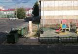 Мусорная площадка в Салехарде стала органичным продолжением детской (ФОТО) 