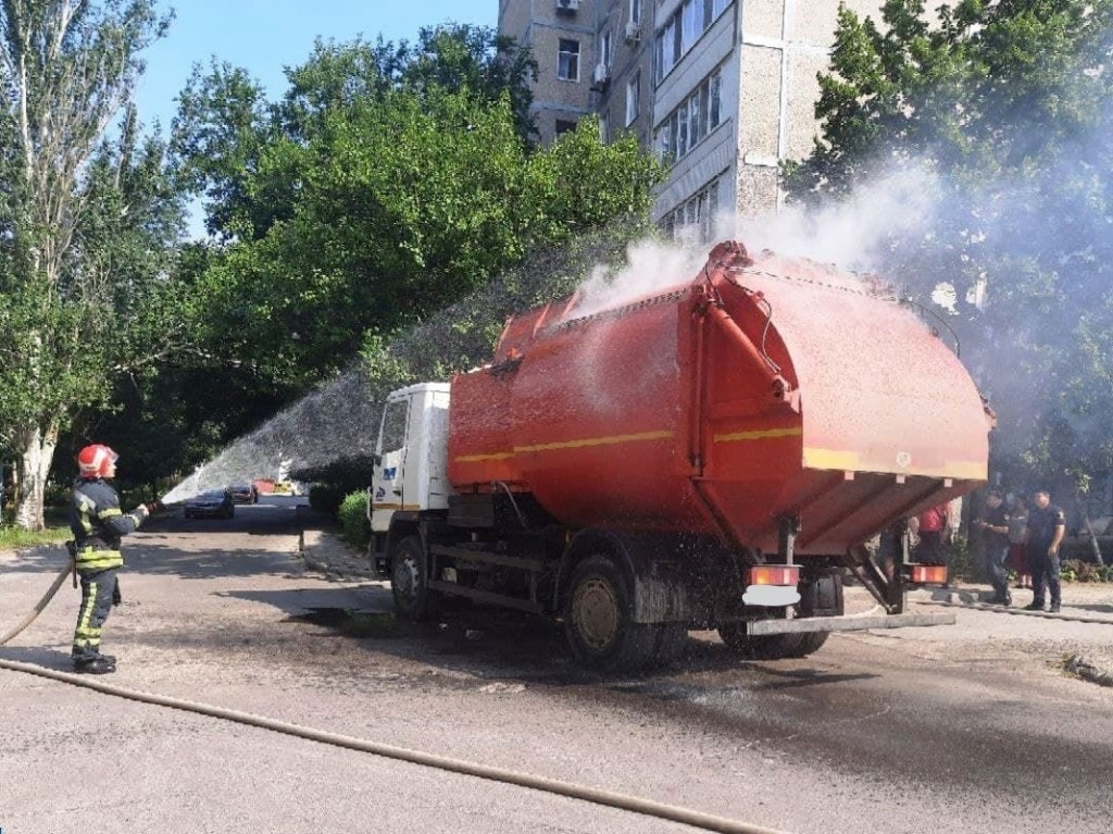 Пожарный мусоровоз