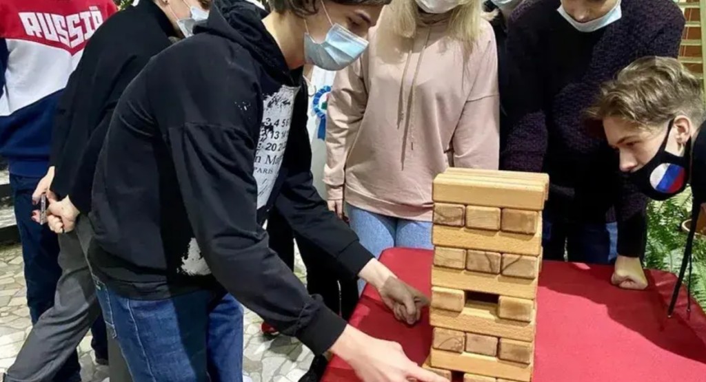 242526