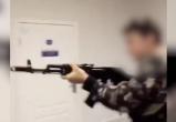 Подросток, снятый на видео с муляжом оружия в руках в новоуренгойской школе, принес свои извинения 