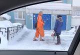 По «северке» прошелся мужчина в одежде буддистских монахов (ФОТО)