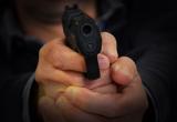 В Новом Уренгое пьяный мужчина выстрелил из пистолета в человека