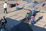 «Я хочу сделать трюк, а там люди»: площадку для скейтеров на «Виадуке» атаковали дети и родители с колясками (ФОТО, ВИДЕО)