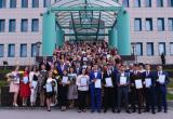 Школу с золотой медалью в Новом Уренгое закончили более полусотни выпускников (ФОТО)