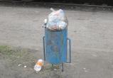 Правильно или нет: жители Надыма обсуждают поступок мужчины, который выбросил пакет с мусором в урну у магазина (ВИДЕО)