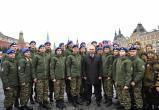 Владимир Путин сфотографировался с двумя новоуренгойцами из отряда «Вымпел» (ФОТО)