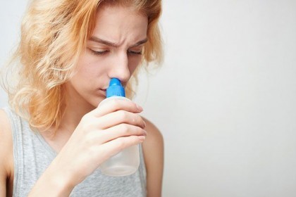 Если регулярно промывать нос солевым раствором, защитит ли это от коронавируса?