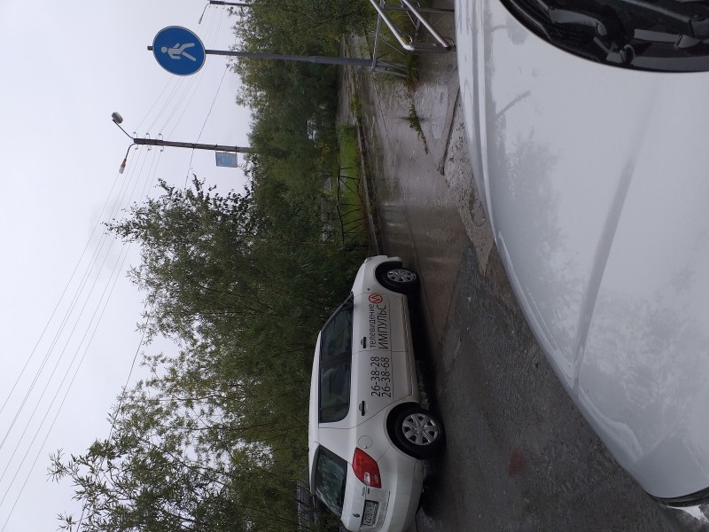 ТРК ИМПУЛЬС тоже является нарушителем ПДД. ставят свой автомобиль на тротуаре предназначенном для пешеходов. ТРК ИМПУЛЬС тоже является нарушителем ПДД. ставят свой автомобиль на тротуаре предназначенном для пешеходов.