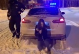 На Ямале девушка сняла видео на фоне патрульной машины под песню «Рожа протокольная» (ВИДЕО)