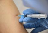 Бывшие отличники чаще троечников ставят прививку от COVID-19