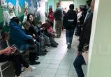 Мамы Салехарда жалуются на очереди в детской поликлинике (ФОТО)
