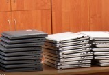 На Ямале школьникам начали раздавать ноутбуки для дистанта