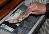 Директор магазина из Ноябрьска за два месяца стащила из кассы больше полумиллиона рублей