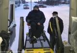 На Ямале инвалиды-колясочники могут воспользоваться социальным такси для поездок на работу