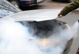 В Лабытнанги автоинспекторы спасли горящий автомобиль (ФОТО)