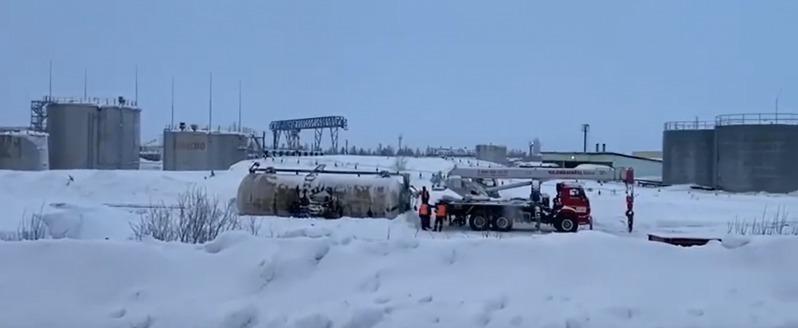 На Ямале за опрокинувшийся вагон с газовым конденсатом 7 человек получили нагоняй (ФОТО, ВИДЕО)