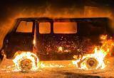 В Новом Уренгое сгорел ангар с двумя автомобилями УАЗ внутри