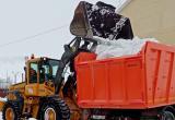 В Новом Уренгое хозяева побросали свои машины и помешали уборке снега (ВИДЕО)