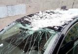 Коммунальщиков из Надыма призвали к ответу за нечищенную крышу и поврежденный снегом автомобиль 