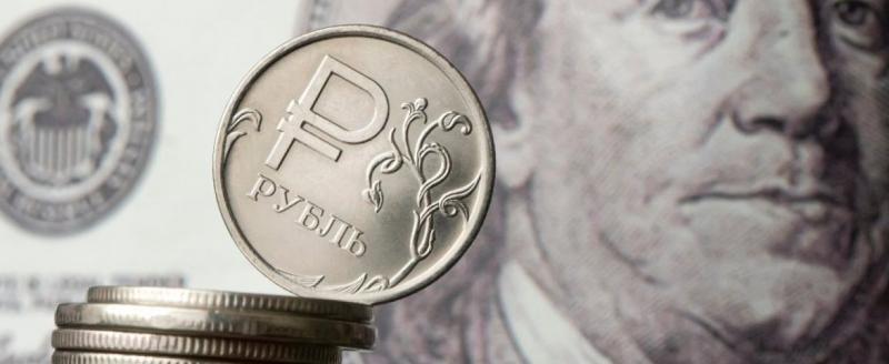 Рубль прибавил к доллару, но перешел к снижению против евро
