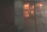 В Лабытнанги девять часов горело офисно-складское здание  