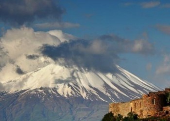 В мае большинство россиян захотели отдохнуть в Ереване (ОПРОС)