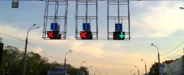 Проезд на запрещающий сигнал светофора штраф повторно. Реверсивный светофор. Реверсивный светофор фото. Повторный проезд на красный.
