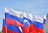 В День флага в городах Ямала одновременно подняли огромные российские триколоры