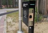В парке Ноябрьска появилось универсальное зарядное устройство для телефонов и электросамокатов