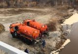 Водителей двух бензовозов заподозрили в сливе нефтепродуктов в озеро по дороге Новый Уренгой — Ямбург (ФОТО) 