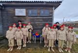 На Ямале открыли мемориальную доску в честь полицейского, который спас от стрелка школьников