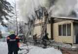 Пять пожаров за сутки на Ямале: сгорели частный дом, квартира, машина, хозблок и вагон-бытовка 