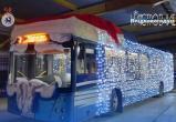 По Салехарду рассекает усатый автобус в новогодней шапочке (ФОТО) 