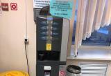 Жадный кофейный аппарат в городской больнице Ноябрьска не дает сдачи и плюется кипятком (ФОТО)