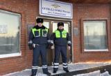 Автоинспекторы из Губкинского оказали помощь водителю застрявшего на трассе в сорокаградусный мороз большегруза (ФОТО)