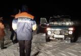 На зимнике в Ямальском районе спасатели вызволили из заноса «Ниву» и троих северян 