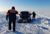 Двоих тундровиков на УАЗе и снегоходе из ЯНАО эвакуировали из тундры (ФОТО)
