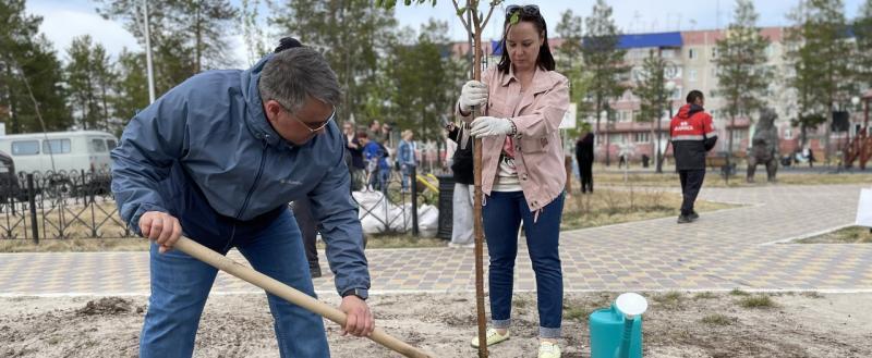 Ямальцы высалили более двух тысяч деревьев во время акции «Сад памяти»