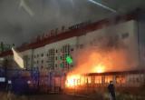 В Новом Уренгое загорелась бывшая гостиница (ФОТО)