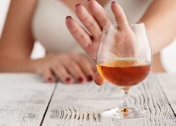 Отказ от алкоголя помогает сохранить ментальное здоровье 