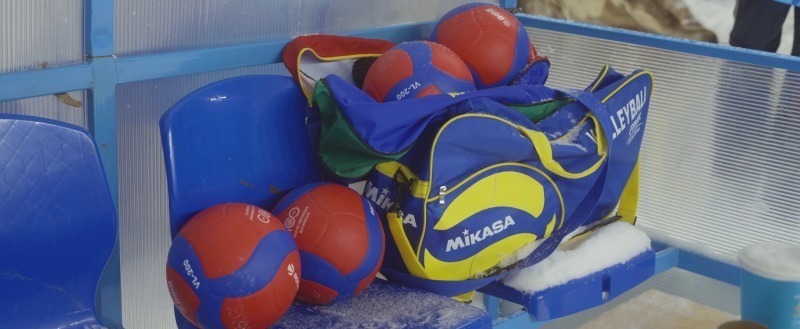 Морозы «перенесли» снежный волейбол в Новом Уренгое