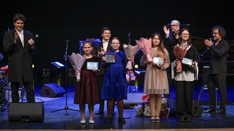 Три северянки получили стипендии фонда «Новые имена» из рук губернатор ЯНАО и пианиста Дениса Мацуева 