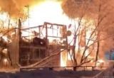 В Новом Уренгое сгорела деревянная двухэтажка (ВИДЕО) 
